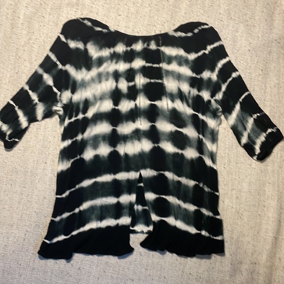 Dark Navy & White Tie-Dye Tassel V-Neck Top - Picture 2 of 2